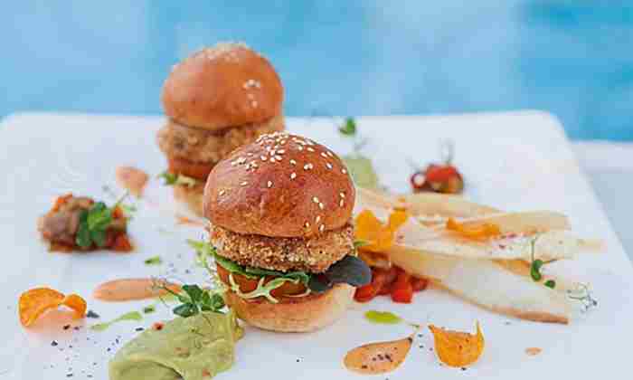 Crab cake, cheddar and Cajun spice mini burgers at Siddharta Lounge
