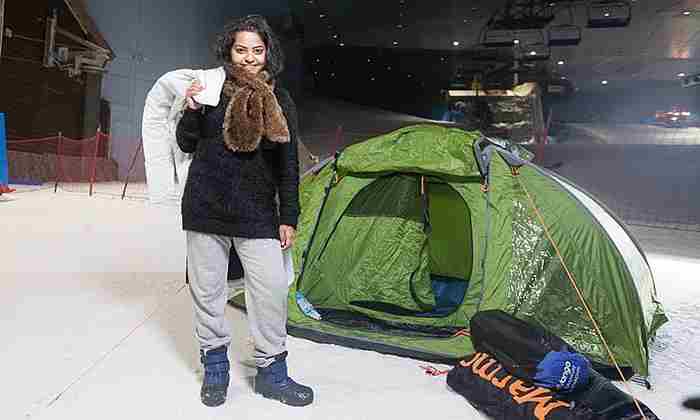 تجربه كمپ زدن در سرما در پیست یخ اسكی دبی