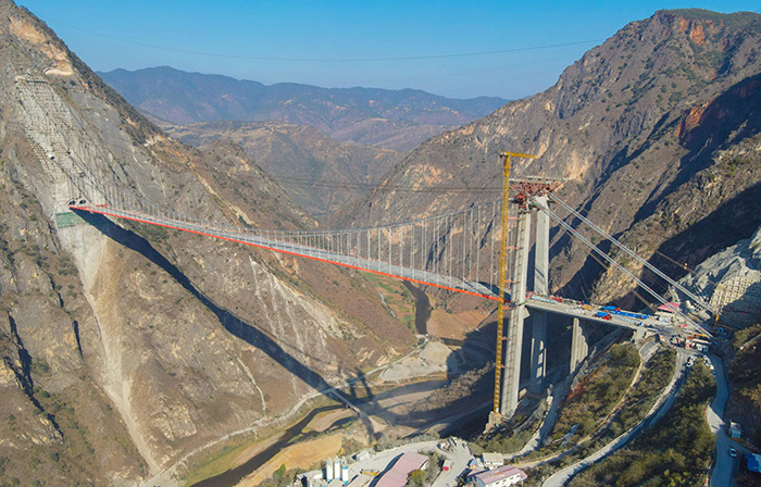 چین طولانی ترین پل معلق تک ستونی جهان را ساخت